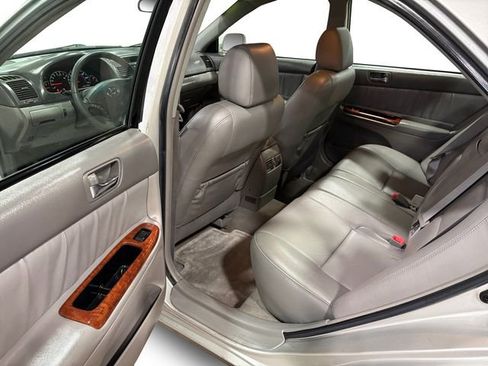 Used 2005 Toyota Camry LE FWD image 10