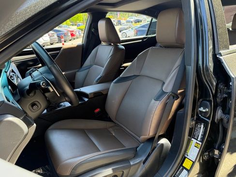 Used 2025 Lexus ES 300h w/ Premium Package image 26