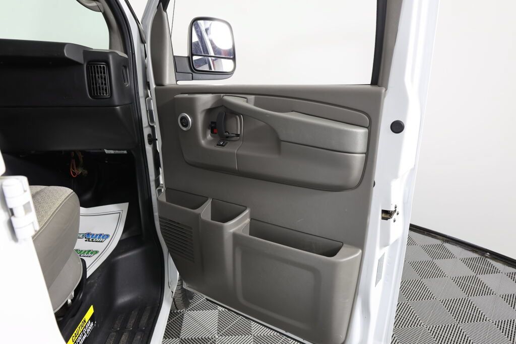 Used 2015 GMC Savana 2500 RWD image 18