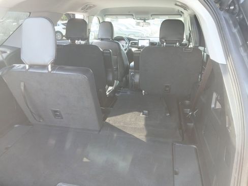 Certified 2022 Ford Explorer XLT w/ Equipment Group 202A AWD/4WD image 17