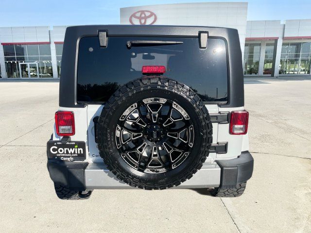 Used 2018 Jeep Wrangler Unlimited Sahara w/ Connectivity Group AWD/4WD image 4