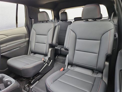 New 2026 Chevrolet Traverse Z71 w/ Enhanced Driving Package image 9