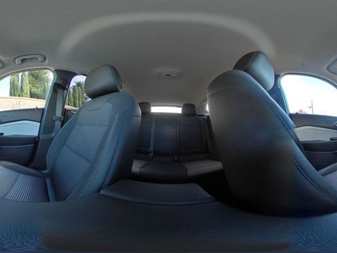 Used 2025 Chevrolet Trax LT w/ LT Convenience Package image 39