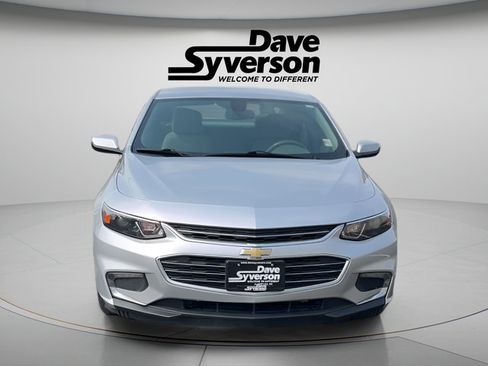 Used 2017 Chevrolet Malibu LT FWD image 2