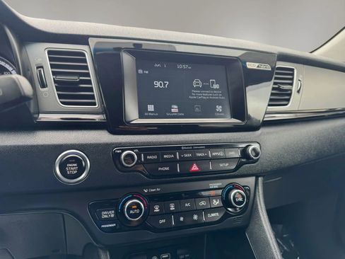 Used 2017 Kia Niro EX FWD image 13