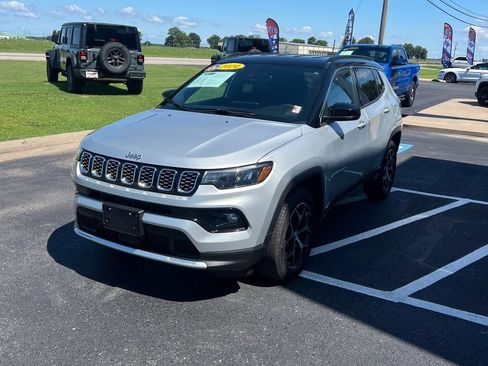 Used 2024 Jeep Compass Limited AWD/4WD image 4