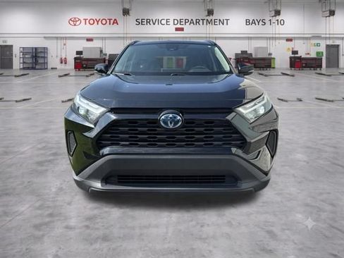 Used 2022 Toyota RAV4 XLE AWD/4WD image 7