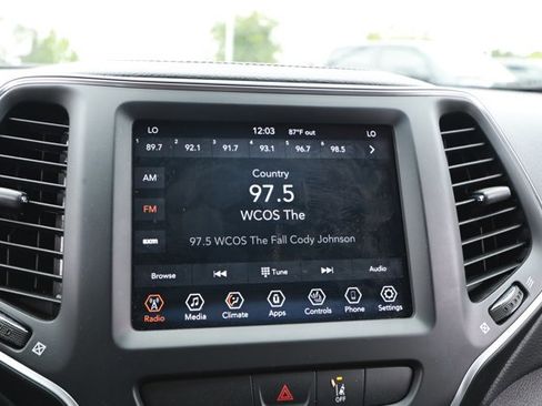 Used 2022 Jeep Cherokee Latitude Lux w/ Mopar Interior Package AWD/4WD image 16
