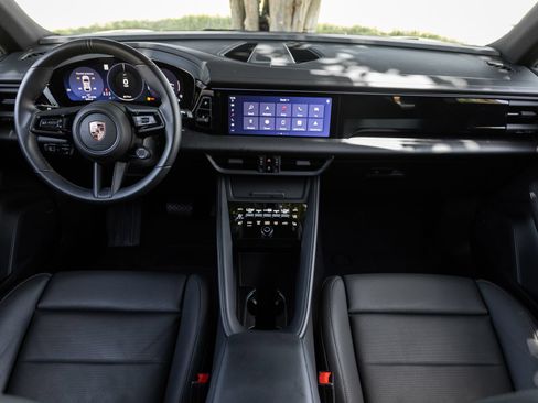Certified 2025 Porsche Macan 4 Electric AWD/4WD image 12