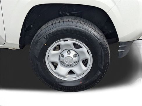 Used 2020 Toyota Tacoma SR image 10