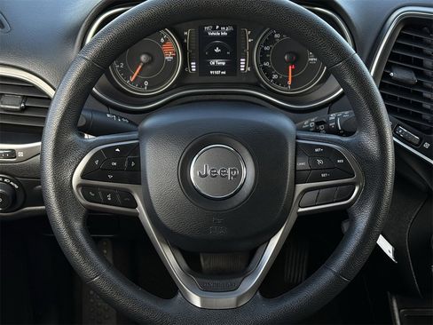 Used 2019 Jeep Cherokee Latitude w/ Popular Appearance Group image 12