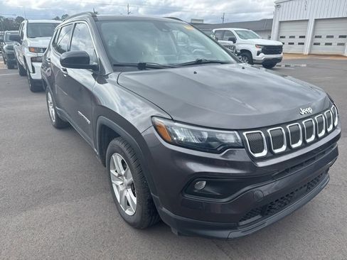 Used 2022 Jeep Compass Latitude w/ Sun and Sound Group image 3