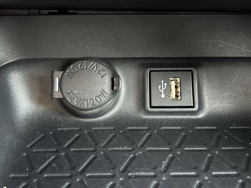 Certified 2025 Toyota RAV4 LE image 28