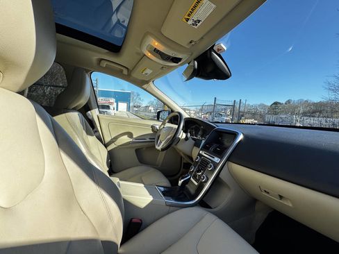 Used 2015 Volvo XC60 T5 Premier w/ Proximity Package image 15