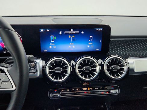 Certified 2026 Mercedes-Benz GLB 250 image 23