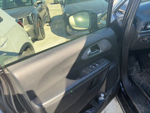 Used 2019 Chrysler Pacifica Touring-L Plus w/ Advanced Safetytec Group image 16