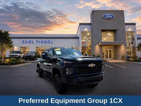 Used 2024 Chevrolet Silverado 2500 Custom w/ Custom Value Package AWD/4WD image 2