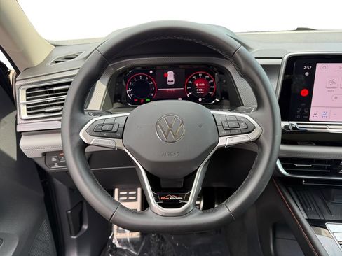Used 2026 Volkswagen Atlas Peak Edition AWD/4WD image 12