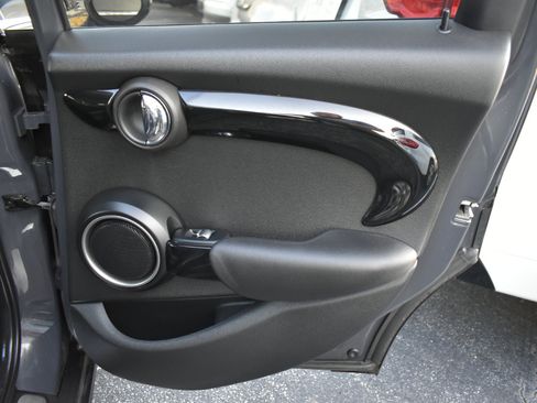 Used 2015 MINI Cooper S image 31