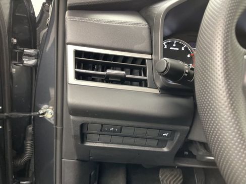 Used 2025 Mitsubishi Outlander SE image 7