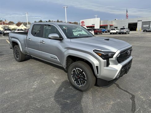 New 2025 Toyota Tacoma TRD Sport image 6