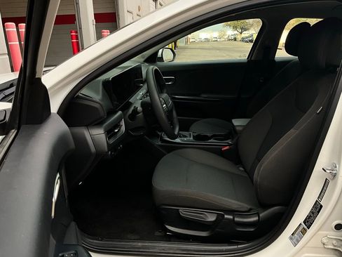 Used 2025 Kia K4 LXS image 9