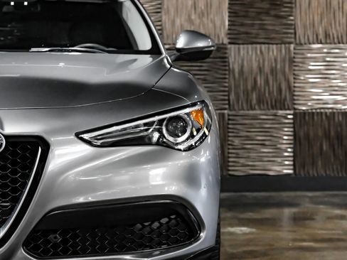 Used 2018 Alfa Romeo Stelvio Ti AWD/4WD image 48