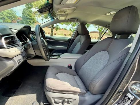 Used 2018 Toyota Camry LE FWD image 13