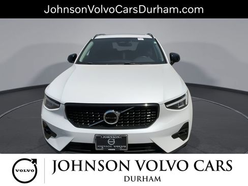 Used 2023 Volvo XC40 B5 Plus w/ Driver Assist Package AWD/4WD image 3
