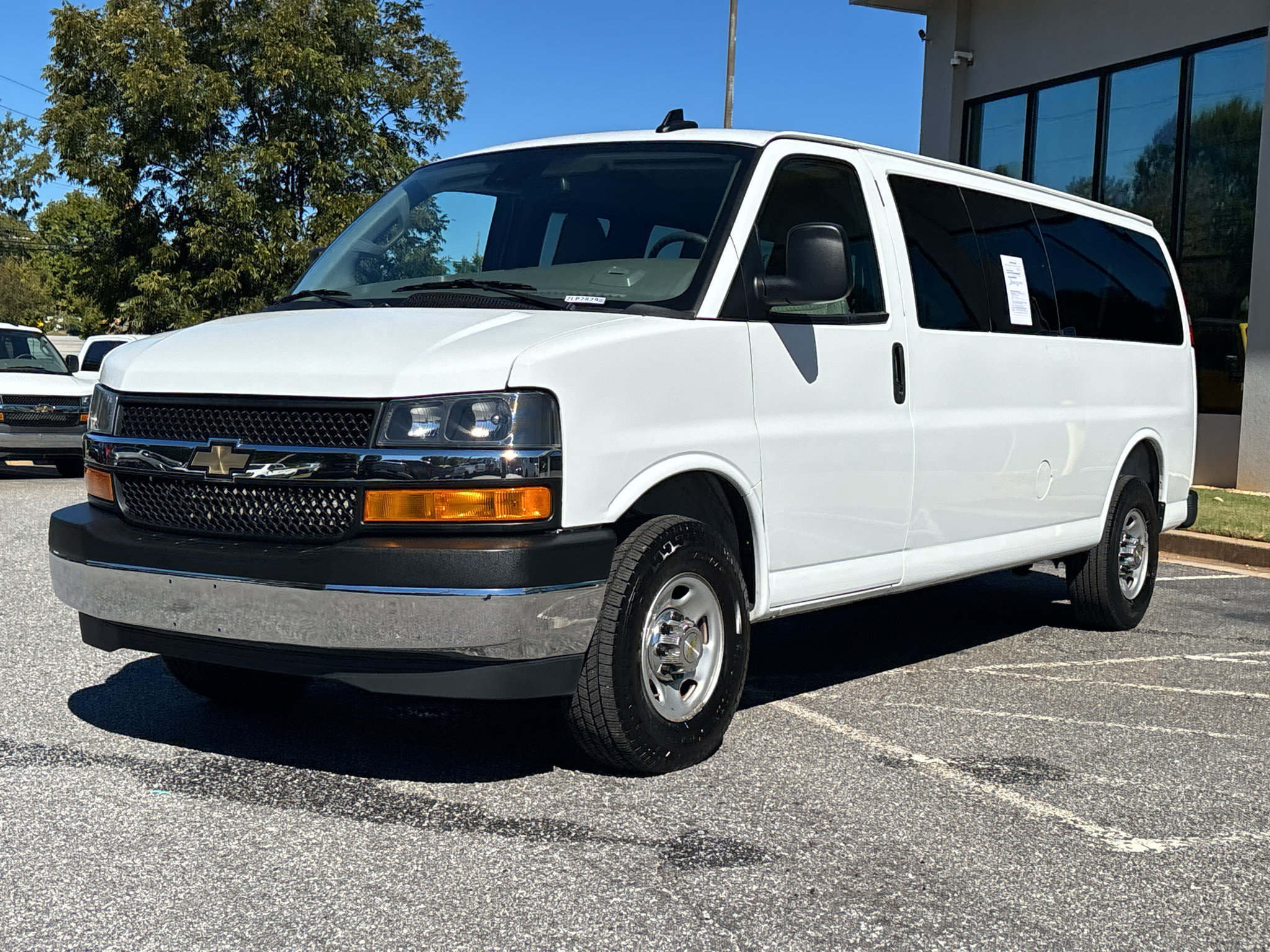 Used 2025 Chevrolet Express 3500 LT w/ LT Preferred Equipment Group RWD image 19