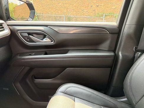 Used 2022 Chevrolet Suburban RST w/ Luxury Package AWD/4WD image 21
