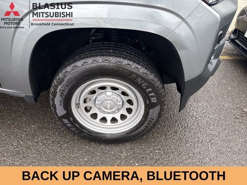 Used 2023 Chevrolet Colorado W/T RWD image 3