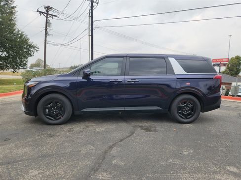 New 2026 Kia Carnival LXS image 4