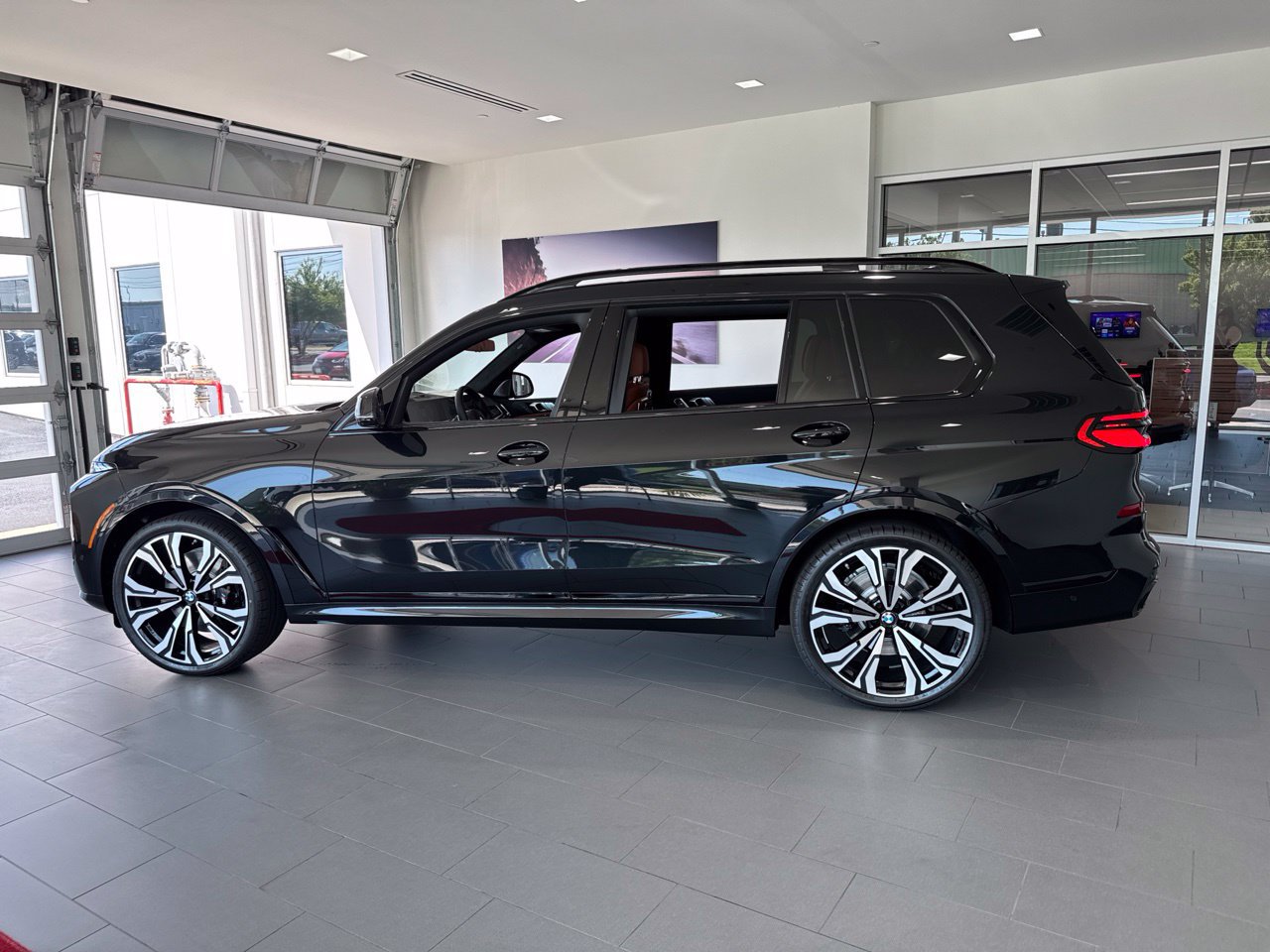 New 2027 BMW X7 xDrive40i w/ M Sport Package AWD/4WD image 5