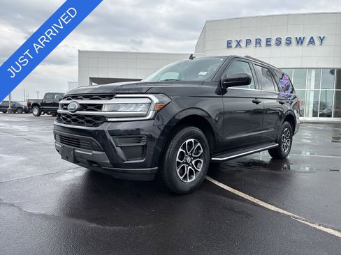 Used 2023 Ford Expedition XLT image 1