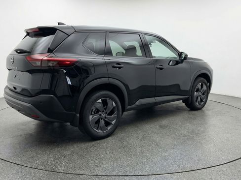 Used 2025 Nissan Rogue SV image 9