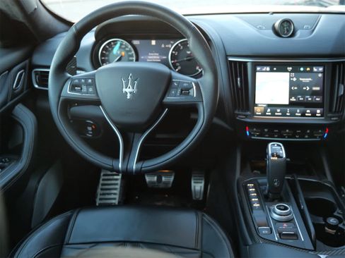 Used 2022 Maserati Levante Trofeo image 14