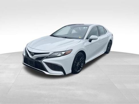 Used 2022 Toyota Camry XSE FWD image 11