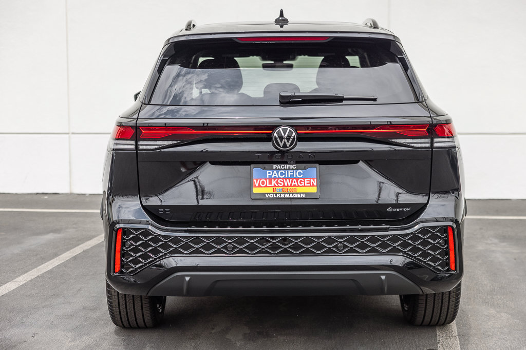 New 2026 Volkswagen Tiguan SE R-Line FWD image 4