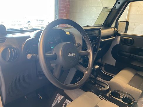 Used 2009 Jeep Wrangler X AWD/4WD image 12
