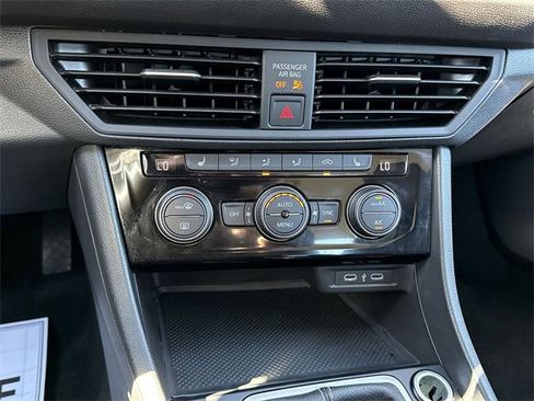 Used 2024 Volkswagen Jetta SE image 17
