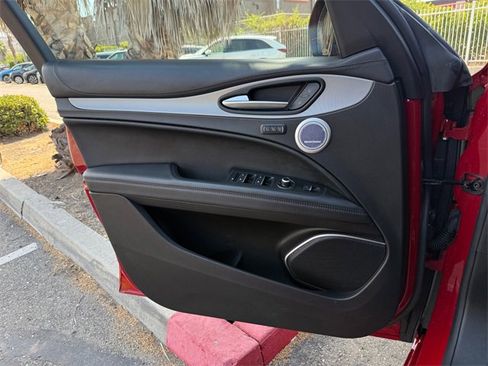 Used 2022 Alfa Romeo Stelvio Veloce image 11