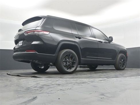 New 2025 Jeep Grand Cherokee L Altitude image 41