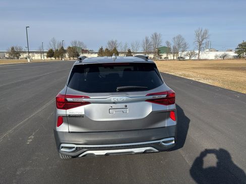 Certified 2023 Kia Seltos S image 4