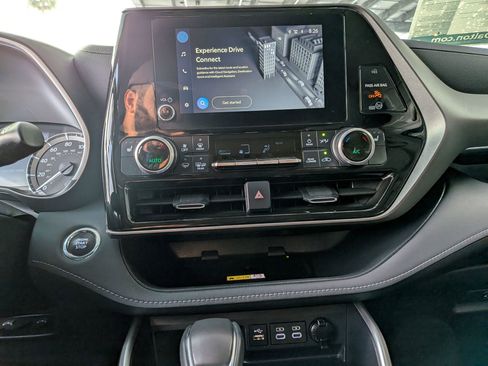 Used 2023 Toyota Highlander XLE image 19