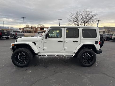 Used 2019 Jeep Wrangler Unlimited Sahara image 4