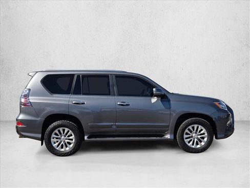 Used 2017 Lexus GX 460 Premium w/ Premium Package image 4