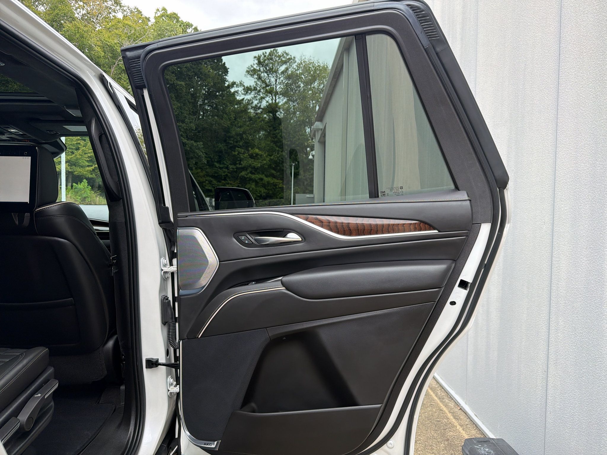 Used 2022 Cadillac Escalade Sport Platinum w/ Heavy-Duty Trailer Package AWD/4WD image 19