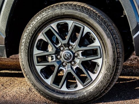 Used 2024 Toyota Tundra Limited image 10