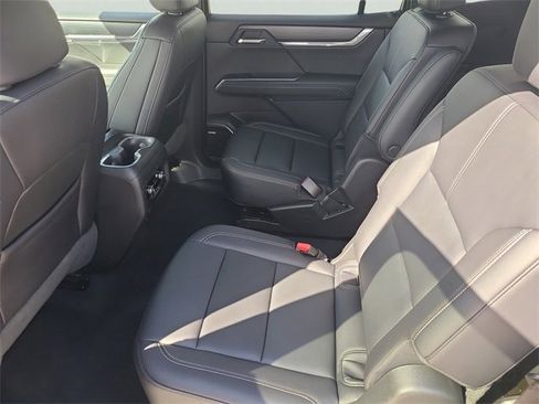 Used 2024 GMC Acadia Elevation image 16